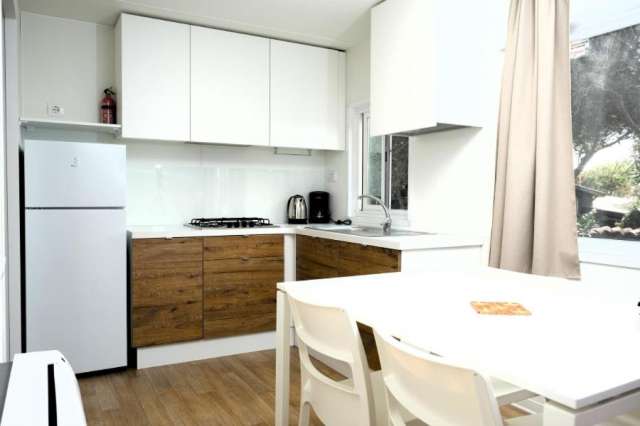 ULTRA LAST MINUTE SARDINIA TORRE CAMPING ALGHERO ZBOR DIN OTOPENI CU TAXE INCLUSE