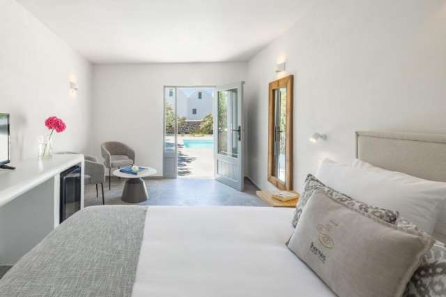Vacanta de vara la plaja in Santorini la doar 670 euro,avion din Bucuresti!!!	Thermes Luxury Villas 5*