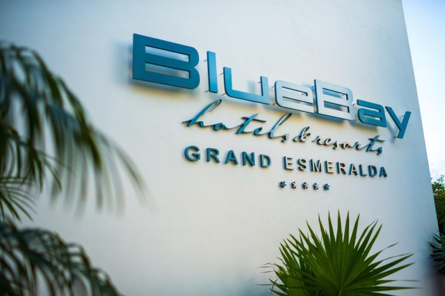MEXIC HOTEL  Hotel Bluebay Grand Esmeralda 4* AI AVION SI TAXE INCLUSE TARIF 1999 EURO
