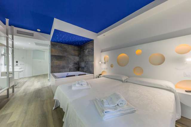 ULTRA LAST MINUTE PALMA DE MALLORCA  TRITON BEACH 4*****  ZBOR DIRECT DIN OTOPENI  CU TAXE INCLUSE