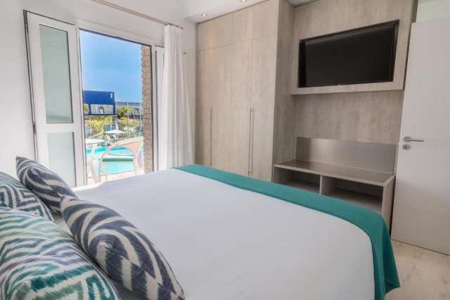 ULTRA LAST MINUTE INSULELE CANARE 4****DEMIPENSIUNE LIVVO COLDERONES ZBOR DIRECT DIN OTOPENI CU TAXE INCLUSE