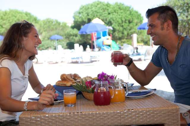 ULTRA LAST MINUTE SARDINIA CLUB ESSE GALURA BEACH  ZBOR DIN OTOPENI CU TAXE INCLUSE