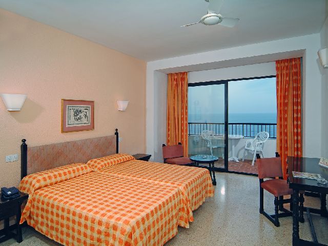Vacanta de vara la plaja in Mallorca la doar 925 euro,avion din Iasi !!! Alua Calas de Mallorca Resort 4*all inclusive