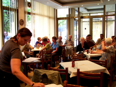 CITY BREAK TIRANA 💐🌷PETRECE 1 MAI IN INIMA ALBANIEI🌹🌺ZBOR DIN BUCURESTI📍🗺️