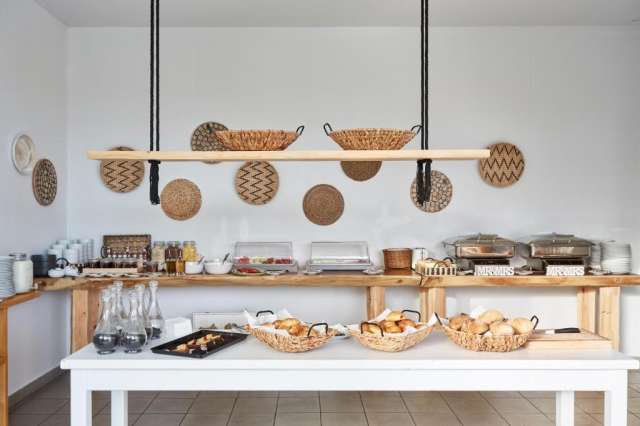 CORFU Deals - MR &amp; MRS WHITE CORFU COUPLES RETREAT 4*, Mic Dejun, Plecare din Bucuresti !!!