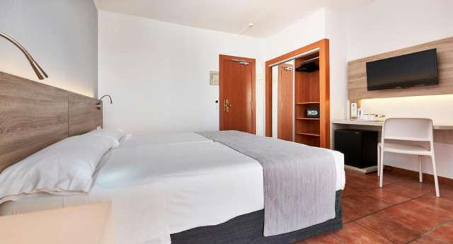 ! NOU ! Last Minute Menorca / Globales los Delfines 4* - plecare din Budapesta in 07.07