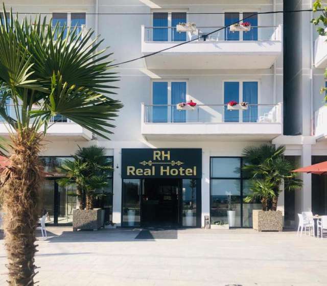  REAL HOTEL