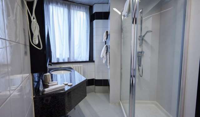 08.05. Zbor Bucuresti Italia Elvetia Lacurile de Nord, 8 zile de la 754 euro/ pers. mic dejun taxe aeroport si transfer inclus