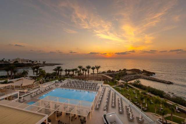 CIPRU DEALS  -Queens Bay Hotel - Paphos Cipru  4* Demipensiune , plecare din BUCURESTI !