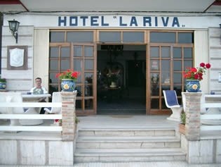 SUPER DEAL SICILIA HOTEL LA RIVA 3* GIARDINI NAXOS PLECARE IN 01 IULIE MIC DEJUN PRET 445 EURO 