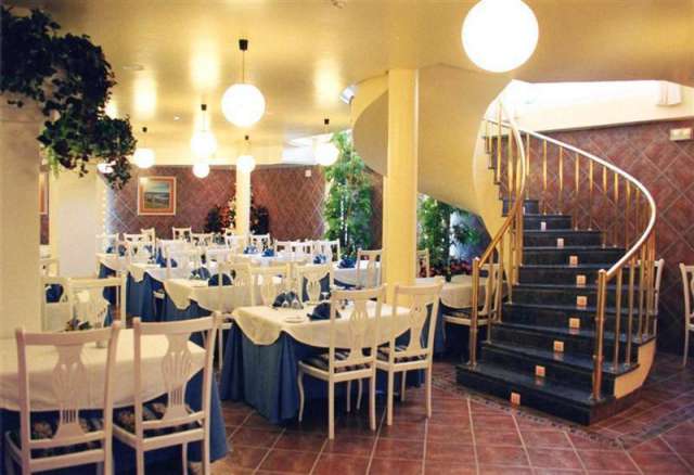 DEAL COSTA DEL SOL VILA DE LAREDO HOTEL 3*  MIC DEJUN PRET 786 EURO PLECARE IN 17.10.2026