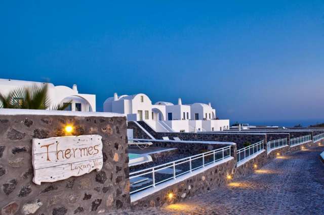 Vacanta de vara la plaja in Santorini la doar 670 euro,avion din Bucuresti!!!	Thermes Luxury Villas 5*
