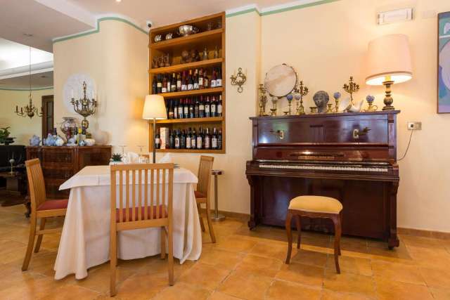 LAST MINUTE AMALFI COAST VILLA RITTA 3*** MIC DEJUN ZBOR DIN OTOPENI CU TAXE INCLUSE