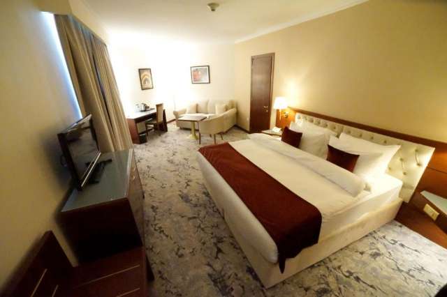 VACANTA PASTE IORDANIA, 7 NOPTI CAZARE CU DEMIPENSIUNE, GHID SI INSOTITOR ROMAN, ZBOR TAROM DIN 5 ORASE