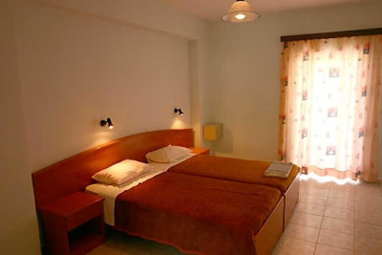 ULTRA LAST MINUTE ZAKYNTHOS CRISTINA APARTMENTS ZBOR CHARTER DIN OTOPENI CU TAXE INCLUSE