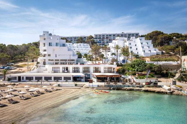  Vacanta de vara la plaja in Ibiza la doar 1378 euro,avion din Bucuresti !!!Barcelo Portinatx 4*