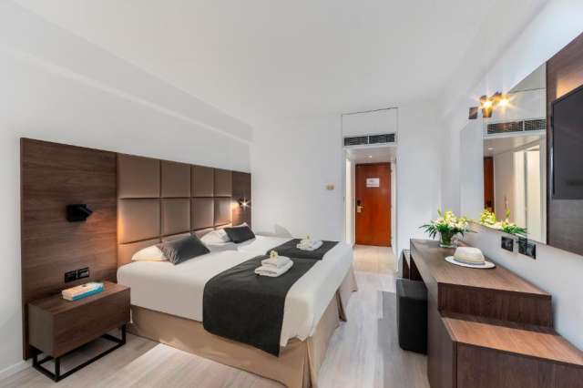 22.08 Ultimele locuri Cipru din Bucuresti Kapetanios Odysseia Hotel 3* (Limassol) 695 euro/pers Nota 7.9
