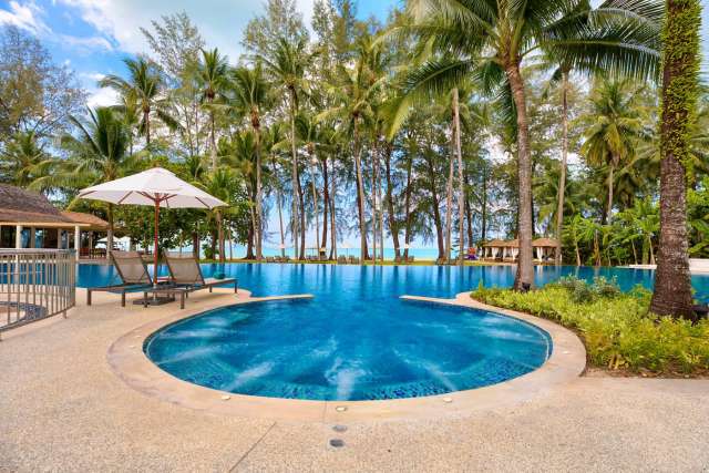  Sejur la plaja in Thailanda la doar 2922 euro,avion din Bucuresti!!!  Outrigger Khao Lak Beach Resort 5*