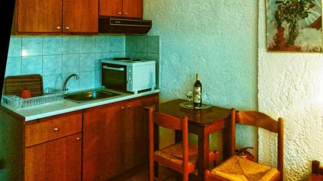 24 iulie Ultimele locuri Grecia, Creta din Bucuresti Fotula Studios 2* 376 euro/pers  Nota 8  totul inclus 