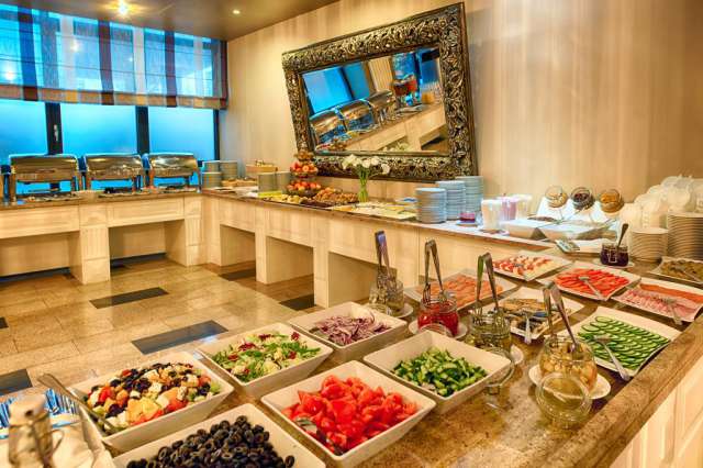 1 Decembrie la Targul de Craciun din Varsovia - zboor direct din Oradea