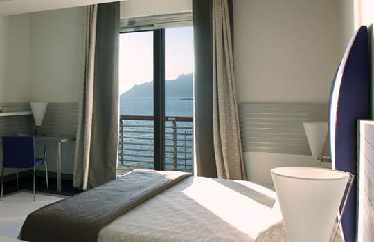 LAST MINUTE AMALFI COAST GRAND HOTEL SALERNO 4**** MIC DEJUN ZBOR DIN OTOPENI CU TAXE INCLUSE