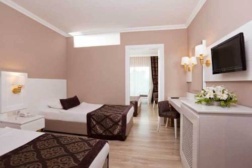 ANTALYA HOTEL  SERENIS HOTEL 5*AI AVION SI TAXE INCLUSE TARIF 544 EUR