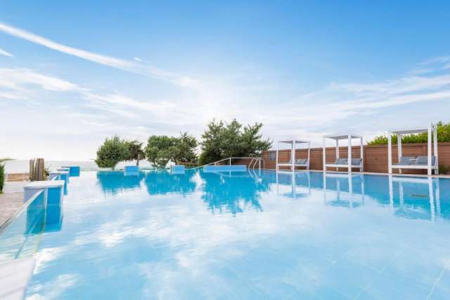 Sejur la plaja in Corfu la doar 915 euro,avion din Bucuresti!!! SANDY BEACH RESORT CORFU 5*all inclusive