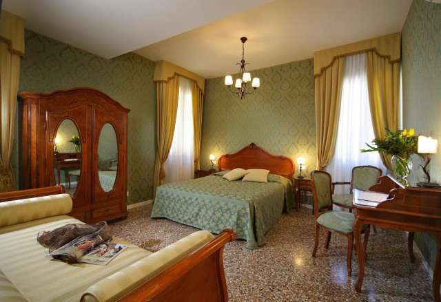 OFERTA CITY BREAK  DE 1 DECEMBRIE IN VENETIA CU PLECARE DIN  BUCURESTI (MO)