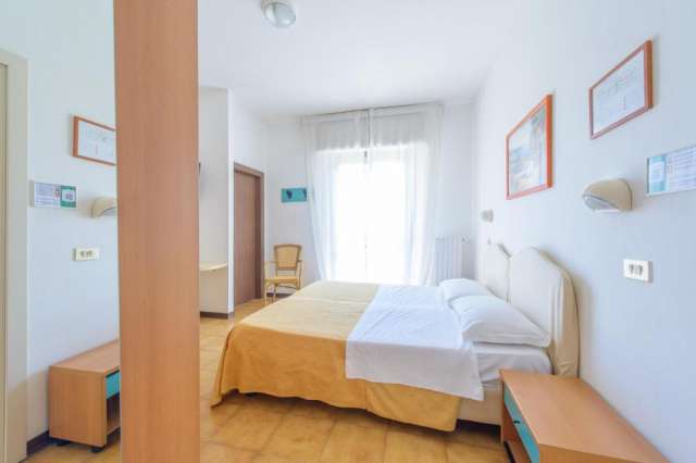 Petrece 1 MAI la RIMINI de la 219 euro/pers, zbor din Bucuresti 