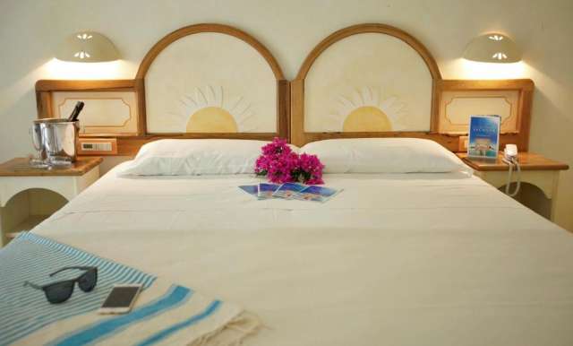 ULTRA LAST MINUTE SARDINIA 4**** CLUB ESSE POSADA ZBOR DIN OTOPENI CU TAXE INCLUSE