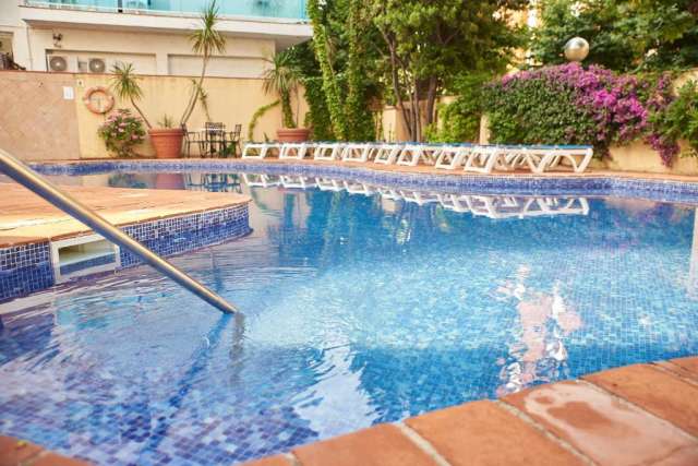 Sejur la plaja in Costa Brava la doar 789 euro,avion din Bucuresti!!!Hotel DWO Les Palmeres 4*demipensiune
