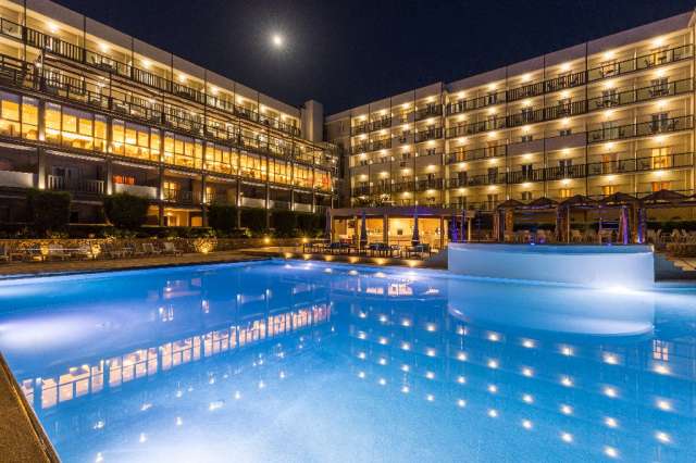 Vacanta de vara la plaja in Corfu la doar 668 euro,avion din Bucuresti!!!Ariti Grand 4*