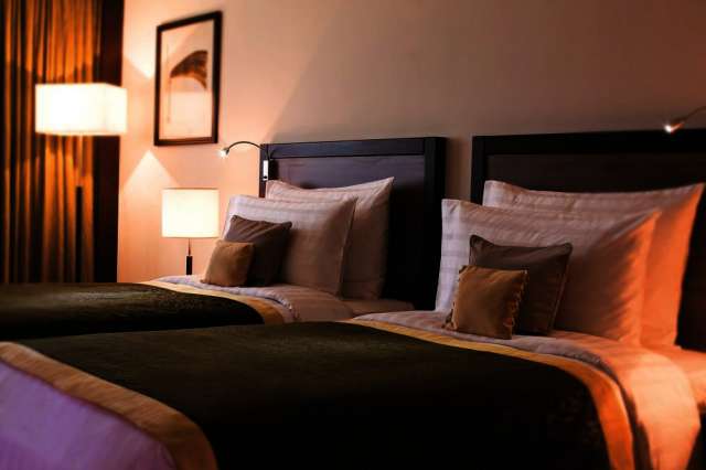DUBAI HOTEL  Avani Deira Dubai Hote 4*  AVION SI TAXE INCLUSE TARIF 633 EUR 	