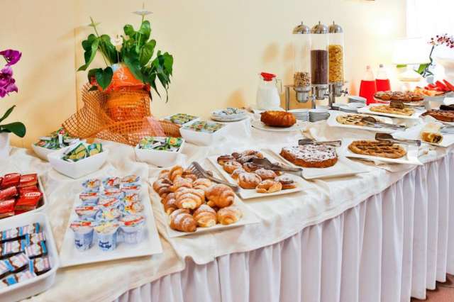 Petrece 1 MAI la RIMINI de la 219 euro/pers, zbor din Bucuresti 