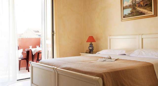 ULTRA LAST MINUTE SARDINIA 4**** SAN MARCO HOTEL ZBOR DIN OTOPENI CU TAXE INCLUSE