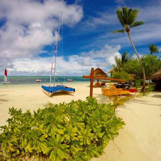 Ultimele 4 locuri!!! Sejur de Paste la plaja in Maldive la doar 2078 euro, avion din Bucuresti! Canareef Resort Maldives