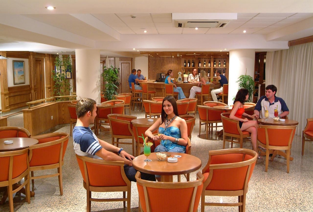 Last Minute Paste in Cipru, Hotel Nissiana Hotel Bungalows 3*, demipensiune, zbor direct si taxe incluse, 749 euro/persoana