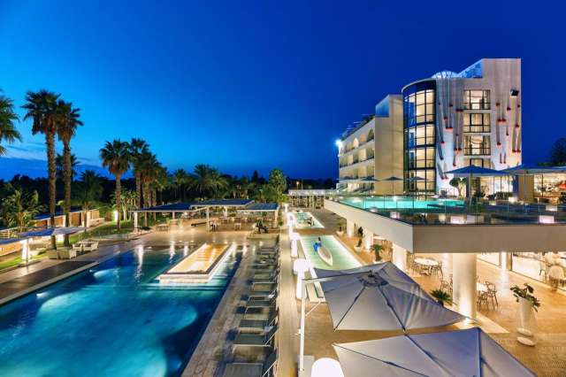 LAST MINUTE AMALFI COAST DELUXE MEC PAESTUM 5***** MIC DEJUN ZBOR DIN OTOPENI CU TAXE INCLUSE