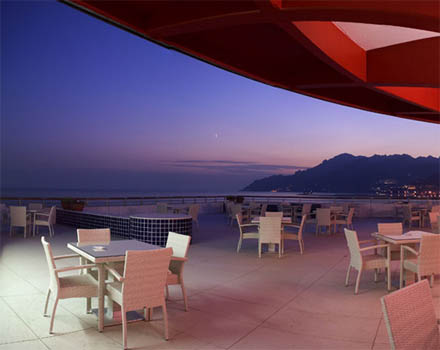 LAST MINUTE AMALFI COAST GRAND HOTEL SALERNO 4**** MIC DEJUN ZBOR DIN OTOPENI CU TAXE INCLUSE