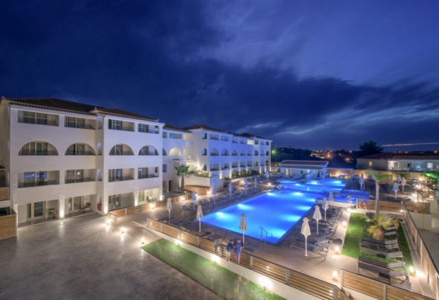  Azure Resort & Spa