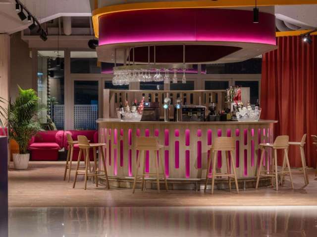 City break la Barcelona la doar 325 euro,avion din Bucuresti!!!Hotel Ibis Styles Barcelona Sant Joan Despi 4*