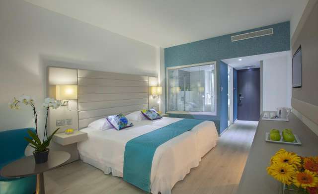 Vacanta pe Insula Afroditei Cipru 5 nopti demipensiune 439 euro! King Evelthon Beach Hotel and Resort5*