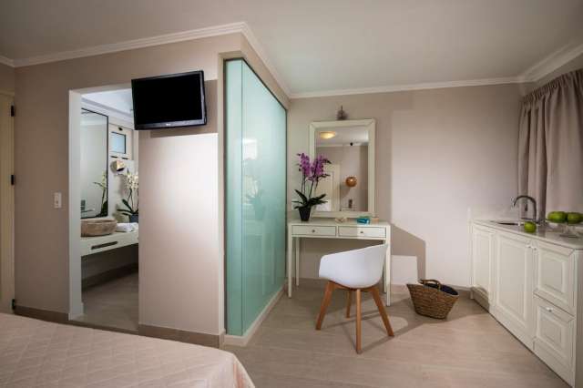Sejur de 7 nopti la plaja in Creta la doar 608 euro,avion din Bucuresti!!!Notos Heights Hotel &amp; Suites 4*