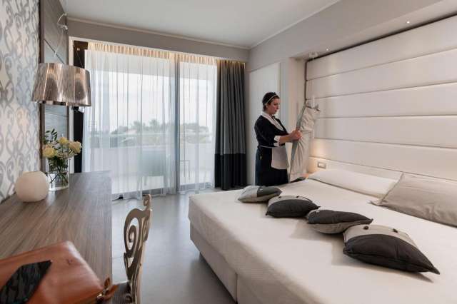 LAST MINUTE AMALFI COAST DELUXE MEC PAESTUM 5***** MIC DEJUN ZBOR DIN OTOPENI CU TAXE INCLUSE