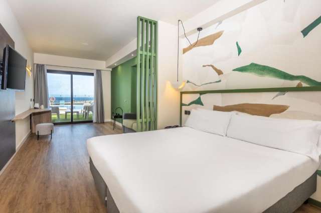 ULTRA LAST MINUTE INSULELE CANARE OCCIDENTAL ROCA  4**** DEMIPENSIUNE ZBOR DIRECT DIN OTOPENI CU TAXE INCLUSE