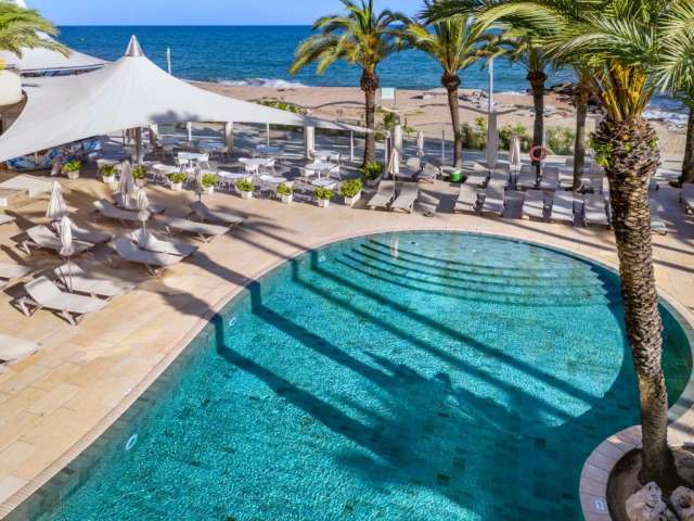 Sejur la plaja in Costa Brava la doar 826 euro,avion din Bucuresti!!! CAPRICI BEACH HOTEL AND SPA 4*