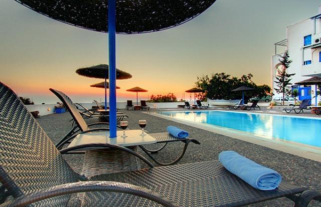 Vacanta de vara la plaja in Santorini la doar 795 euro,avion din Bucuresti!!!