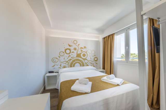 ULTRA LAST MINUTE PALMA DE MALLORCA  TRITON BEACH 4*****  ZBOR DIRECT DIN OTOPENI  CU TAXE INCLUSE