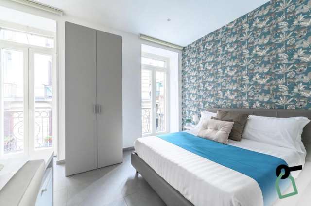 Paste in Napoli:de la 325 euro cazare 3 nopti cu mic dejun+ transport avion+ toate taxele