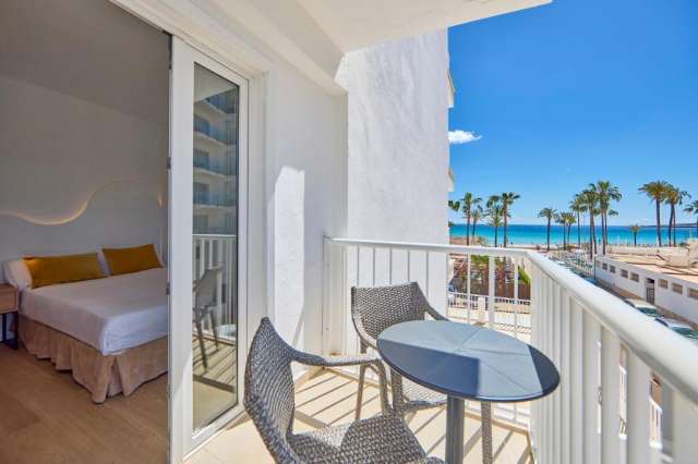 ULTRA LAST MINUTE PALMA DE MALLORCA 4**** DEMIPENSIUNE UNIVERSAL BIKINI ZBOR DIN OTOPENI CU TAXE INCLUSE